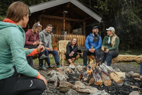 a group of people sitting around a fire at Wannenkopfhütte in Obermaiselstein