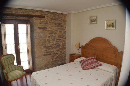 Кровать или кровати в номере Pension Rustica-Caldelas Sacra