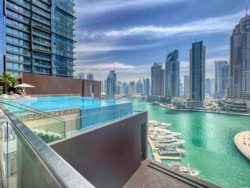 Dubai Marina 1BR with Pool Near Shops & Restaurants