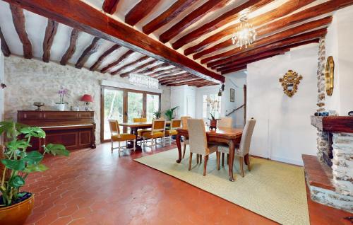 Φωτογραφία από το άλμπουμ του Gorgeous Home In Chessy With Wifi στο Chessy