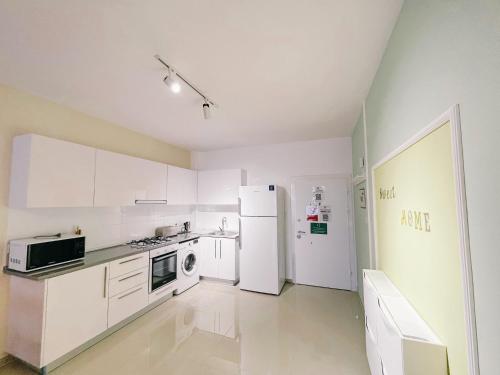 Galeriebild der Unterkunft Spacious & Modern 1 Bedroom Holiday Home in Perivolia tou Trikomou