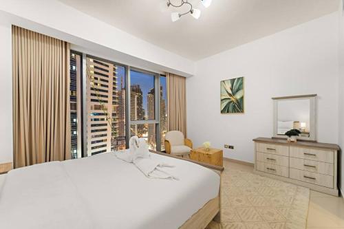 Llit o llits en una habitació de FIRST CLASS 2BR Luxurious Escape
