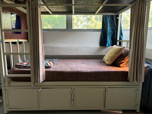 Postel nebo postele na pokoji v ubytování BYOC Hostels - Indiranagar