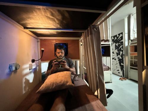 TV a/nebo společenská místnost v ubytování BYOC Hostels - Indiranagar