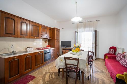 Η κουζίνα ή μικρή κουζίνα στο Peppe's home Tropea-Capo vaticano