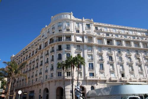 204 - Cannes La Croisette - Studio face mer avec balcon