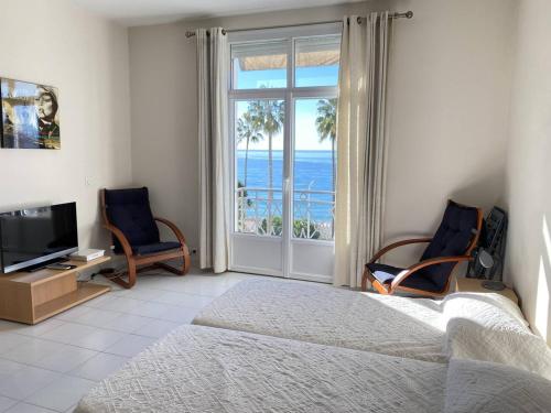 204 - Cannes La Croisette - Studio face mer avec balcon