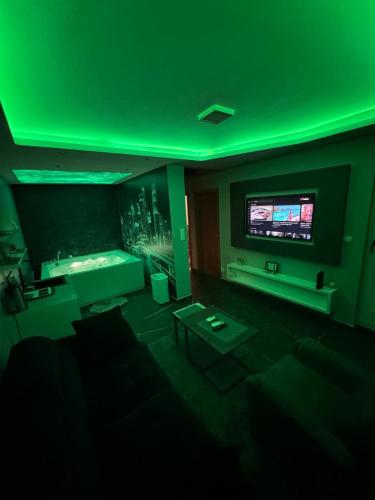 a living room with a green ceiling and a tv at Apartman S&V 2 Istocno Sarajevo Lukavica sa Jacuzzi Lux Spa Hilandarska Centar in Lukavica