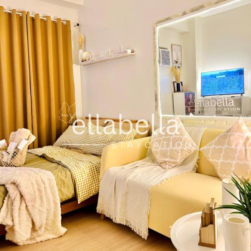 Ellabella Staycation - Trees Residences tesisinde bir odada yatak veya yataklar