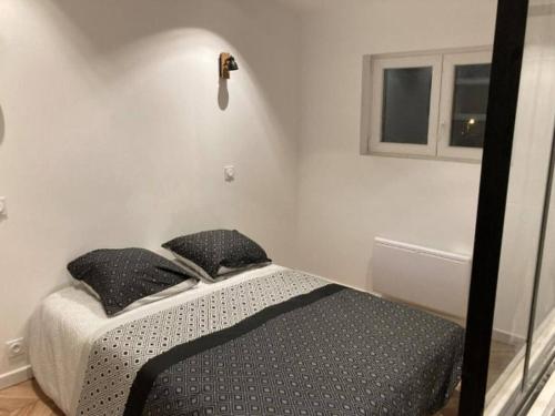 Katil atau katil-katil dalam bilik di T2 à 5' d'agen, clim, wifi, parking privé