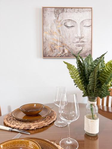 Sea the City - Chic 2-BDR Escape with Spacious Living