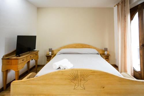 a bedroom with a bed with two towels on it at Rurale Home & Garden in Montella