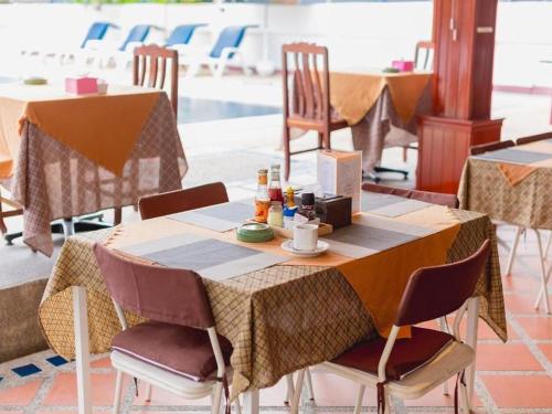 Εστιατόριο ή άλλο μέρος για φαγητό στο Rabbit Mansion Patong Hotel