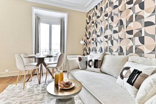 Appartement cosy face de Paris Montparnasse - II