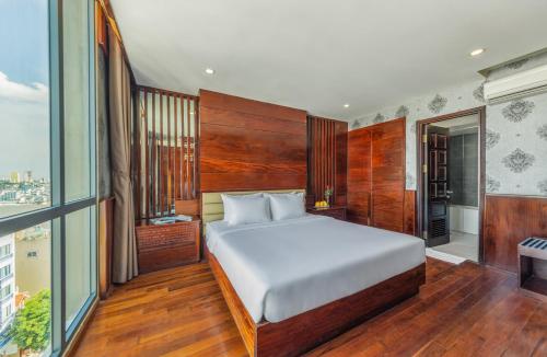 Кровать или кровати в номере Ocean Star Da Nang Bay Hotel