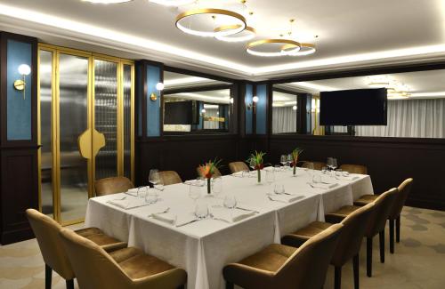 TV/Unterhaltungsangebot in der Unterkunft Movenpick Hotel Abidjan-Accor Group