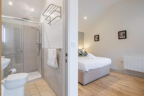 Bilik mandi di King Deluxe Ensuite with Courtyard View - Venn