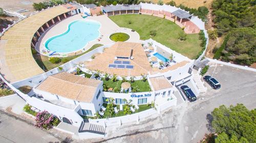 La alberca dentro o cerca de CapoBlu Hotel
