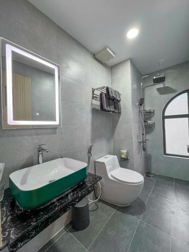 Bilik mandi di Nang Hotel Dao Phu Quy