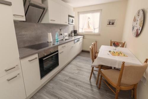 Dapur atau dapur kecil di Gasthof-Ferienwohnung Zur Zweere