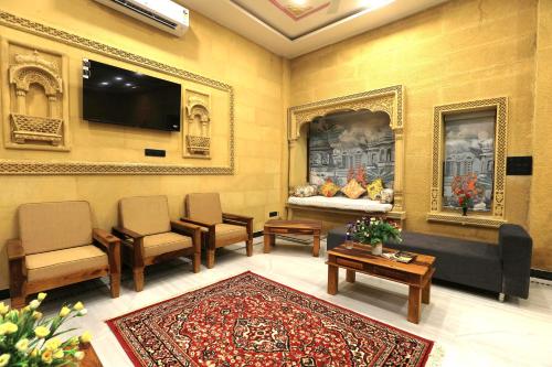 TV a/nebo společenská místnost v ubytování Hotel Golden Signature