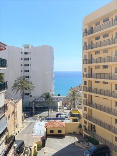 Amplio y tranquilo, 2 terrazas con vistas, piscina y parking gratis