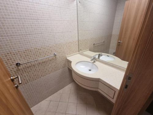 Ένα μπάνιο στο Al Barsha South Fourth