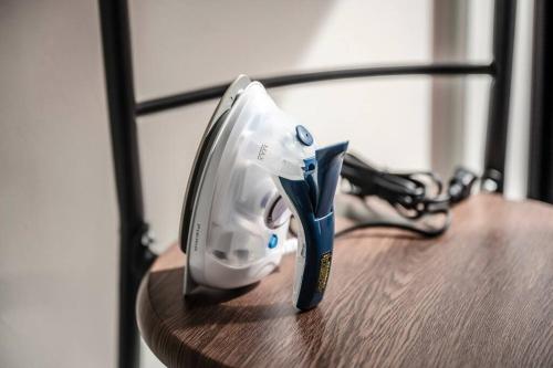 a hair dryer sitting on top of a table at new!門前仲町 越中島から徒歩5分! 銀座 浅草 スカイツリー 築地 豊洲 舞浜へアクセス良好 in Tokyo