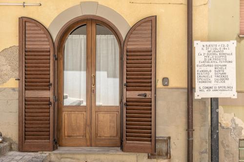 a wooden door on the side of a building at La Casa del Sarto in Sperlinga