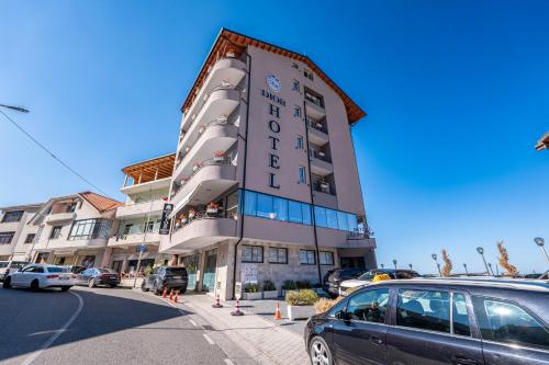 a building on a street with a car parked in front at Hotel Dior in Krujë