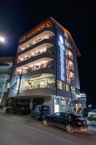 a building with cars parked in front of it at Hotel Dior in Krujë