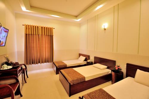 Säng eller sängar i ett rum på Dong Xanh Hotel