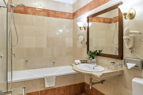 Un baño de Hotel Bristol