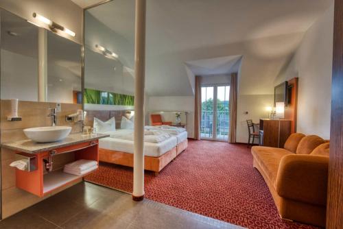 Postel nebo postele na pokoji v ubytování Hotel & SPA Reibener-Hof