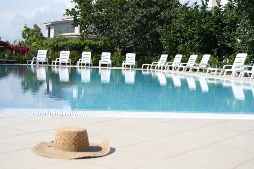 Bazén v ubytování Hotel Residence Turium nebo v jeho okolí