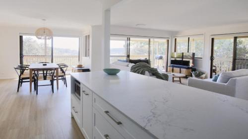 Φωτογραφία από το άλμπουμ του Bayviews, Pool and Amazing Sunsets σε Hardys Bay