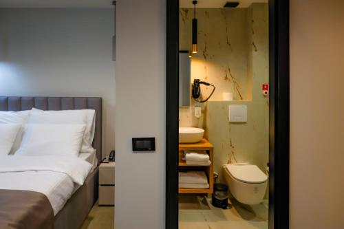 Postel nebo postele na pokoji v ubytování Adler Hotel