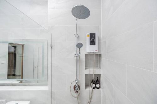 a bathroom with a shower with a shower head at Haus Ekkamai 2 in Khlong Toei