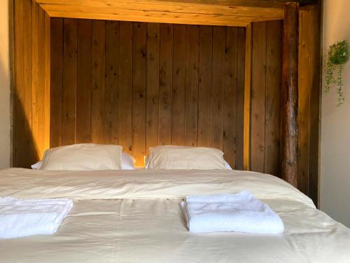 Postel nebo postele na pokoji v ubytování Landakot The Perfect Getaway by StayNorth