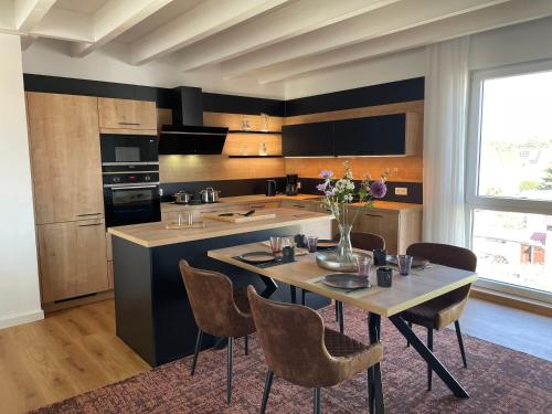 Η κουζίνα ή μικρή κουζίνα στο Ferienwohnung Strohbär in Leißling