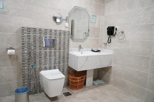 Un baño de فندق ليوبارد الفندقية Leopard Hotel