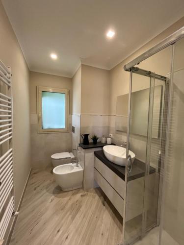 a bathroom with two sinks and a shower at Casa Perla dell'Etna in Ragalna