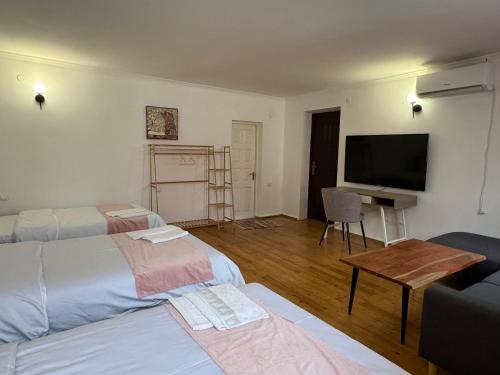 Una cama o camas en una habitación de Kantora19