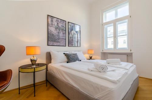 Posteľ alebo postele v izbe v ubytovaní Charming Historical Apartments Near City Centre