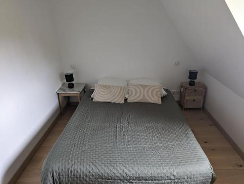 Ένα ή περισσότερα κρεβάτια σε δωμάτιο στο Maison proche Pont l'Eveque Deauville Honfleur