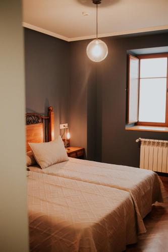 a bedroom with a large bed and a window at Casa Rural Osingain in Caicedo Yuso