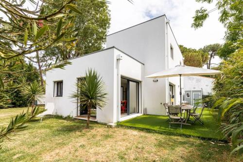 Contemporaine à Saint-Trojan à moins de 200