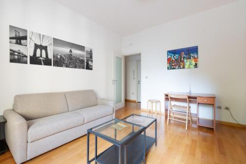 GuestHost - Irnerio- Washington Balcony Apartment