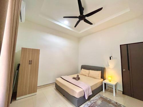 Ένα ή περισσότερα κρεβάτια σε δωμάτιο στο Delima Guesthouse 2 bedroom,1 toilet