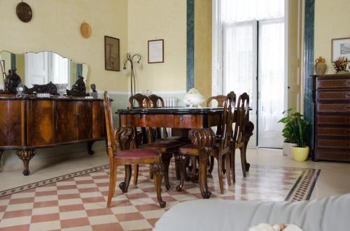 Χώρος τραπεζαρίας του bed and breakfast